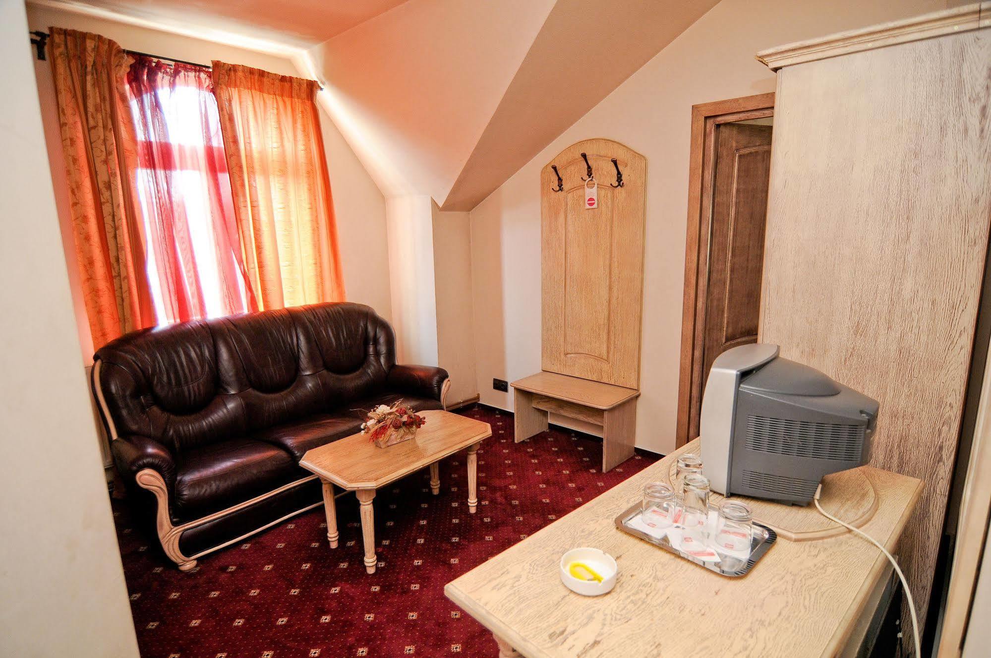 Pension La Cupola Тыргу-Муреш Экстерьер фото